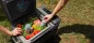 Preview: Geöffnete Anker SOLIX EverFrost 2 40L Akku-Kühlbox mit sichtbarem FrostFlow-Lüfter im Deckel, Display zeigt 0 Grad Celsius, Innenraum gefüllt mit Fleisch, Salat, Paprika und Getränkedosen