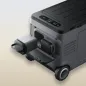 Preview: Detail des 288 Wh LFP-Akkus der EverFrost 2 mit USB-Anschlüssen, ein Akku eingesetzt, ein Akku herausgenommen | EverFrost 2 Akku herausnehmbar