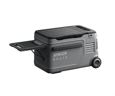 Akku-Kühlbox 23L Anker SOLIX EverFrost 2 mit ausgezogenem Klapptisch und CES-2025-Award