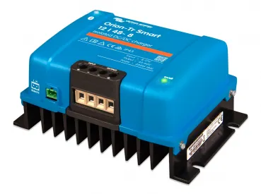 Victron Orion-Tr Smart 12/48-8 isoliertes DC-DC Ladegeraet Ansicht schraeg von links