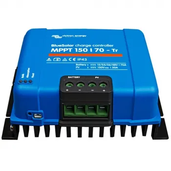 Victron BlueSolar 150/70-Tr Schraegansicht mit Kuehlkoerper und Klemmenleiste
