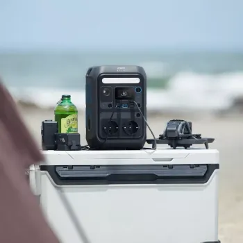 Kompressor-Kühlbox an der 230V-Steckdose der Anker SOLIX C300X AC beim Camping