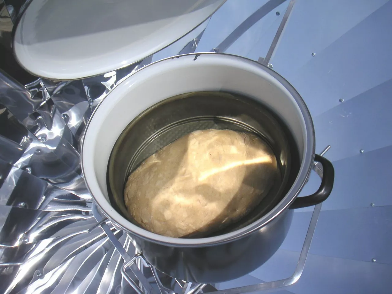 Brot backen im 12 Liter Topf auf dem Solarkocher