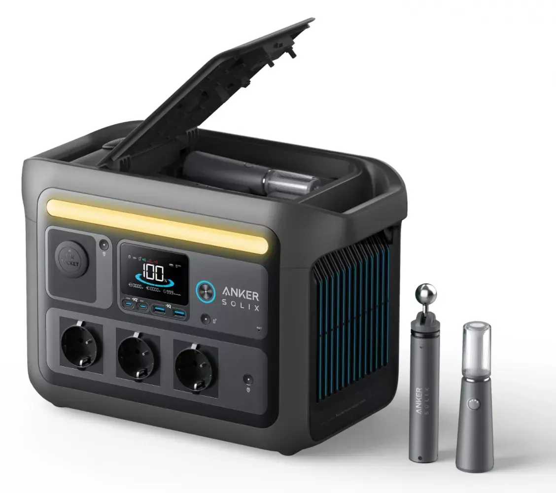 Anker Solix C800 Plus mit ausgefahrenem Teleskopstativ und LED-Campingleuchten