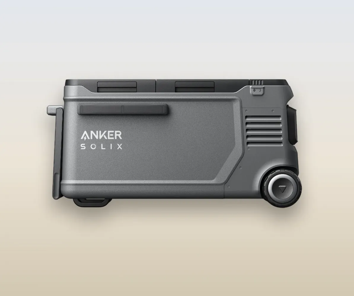 Anker SOLIX EverFrost 2 58L Akku-Kühlbox – komplette Seitenansicht mit Lüftungsschlitzen und EasyTow-Rad | EverFrost 2 Seitenansicht