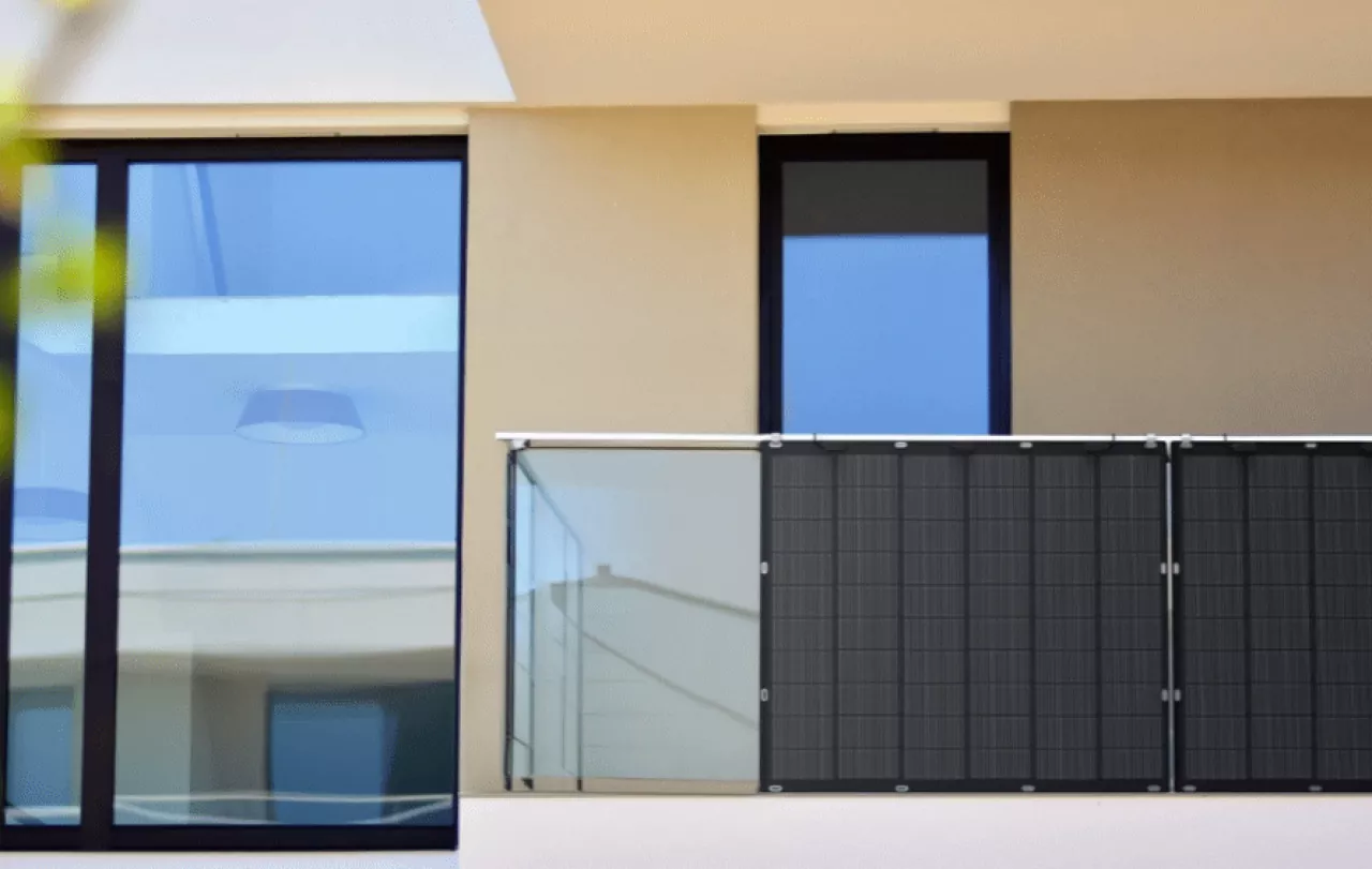 900Wp Anker Solix Balkonkraftwerk 4x 225W Flexible Solarmodule 900Wp Anker Solix Balkonkraftwerk 4x 225W Flexible Solarmodule