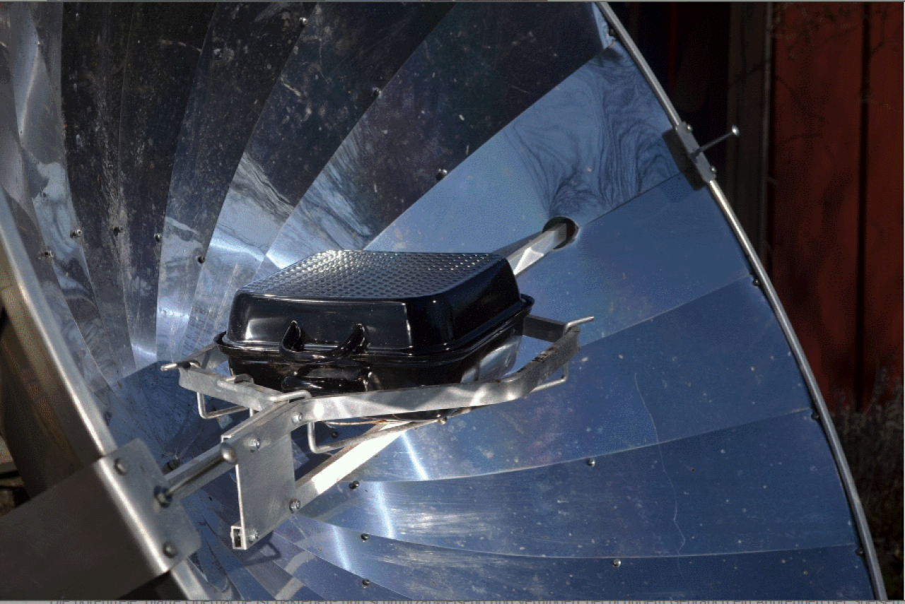 Bräter geschlossen im Parabol Solarkocher Premium