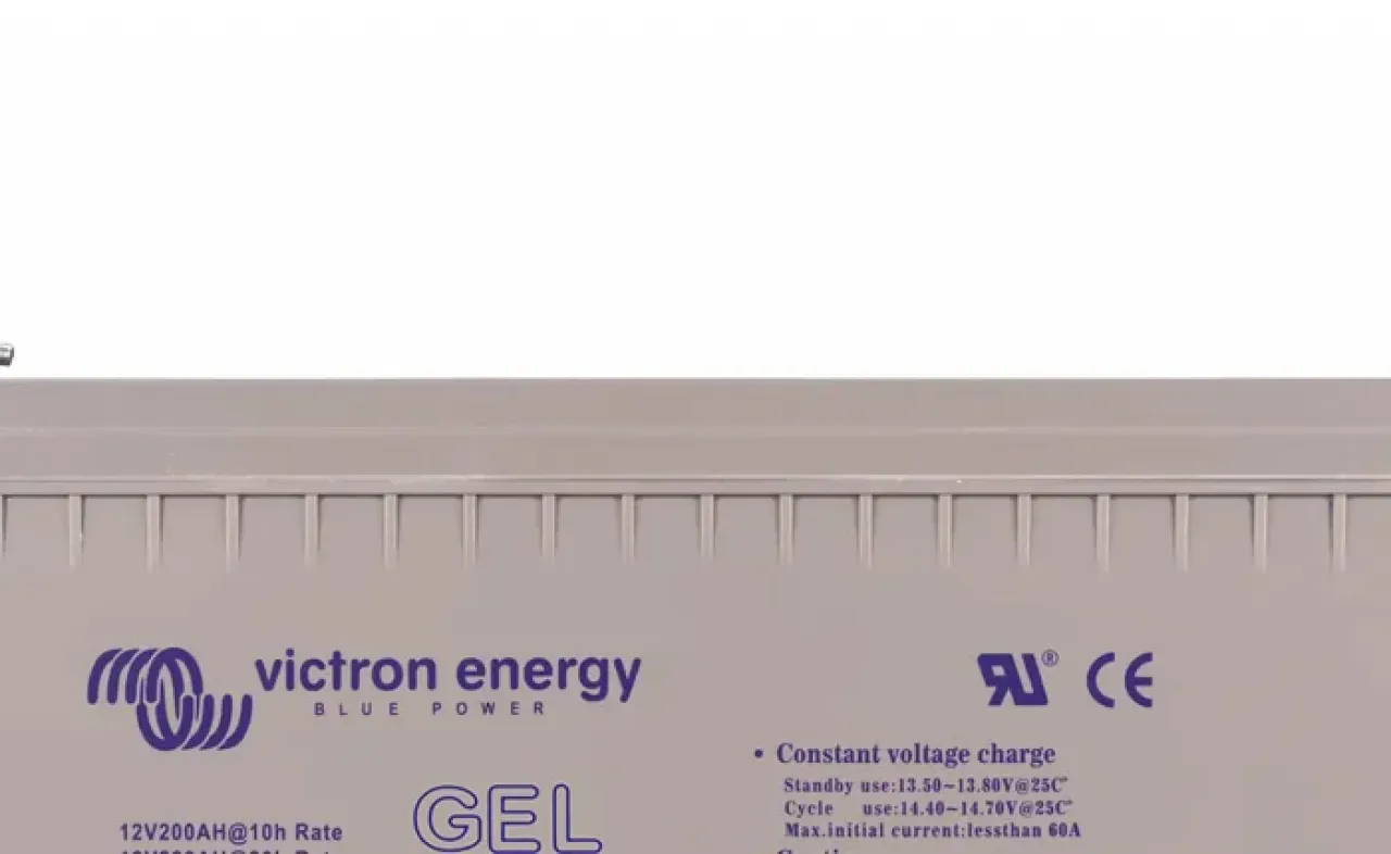 M8-Kupferanschlüsse der Victron Gel 220Ah im Detail