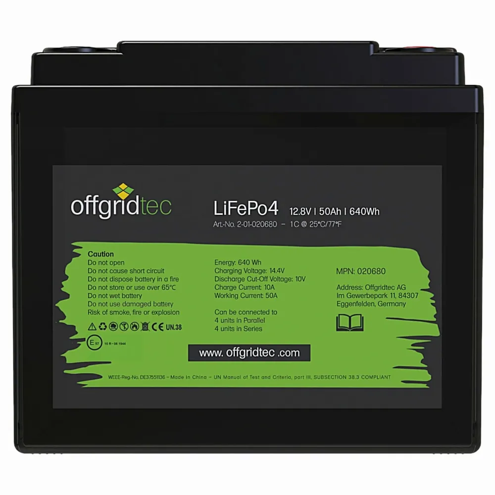 LiFePO4 Akku 12V 50Ah Frontalansicht mit Typenschild und technischen Daten