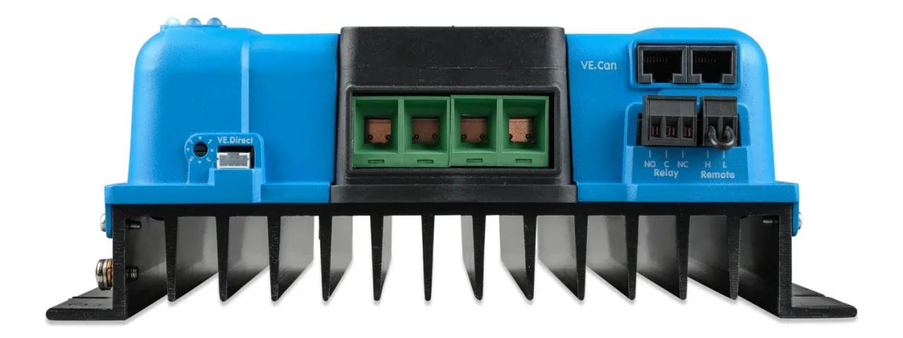 SmartSolar 150/70-Tr VE.Can Anschlussbereich mit Schraubklemmen, Relais und VE.Can-Buchsen