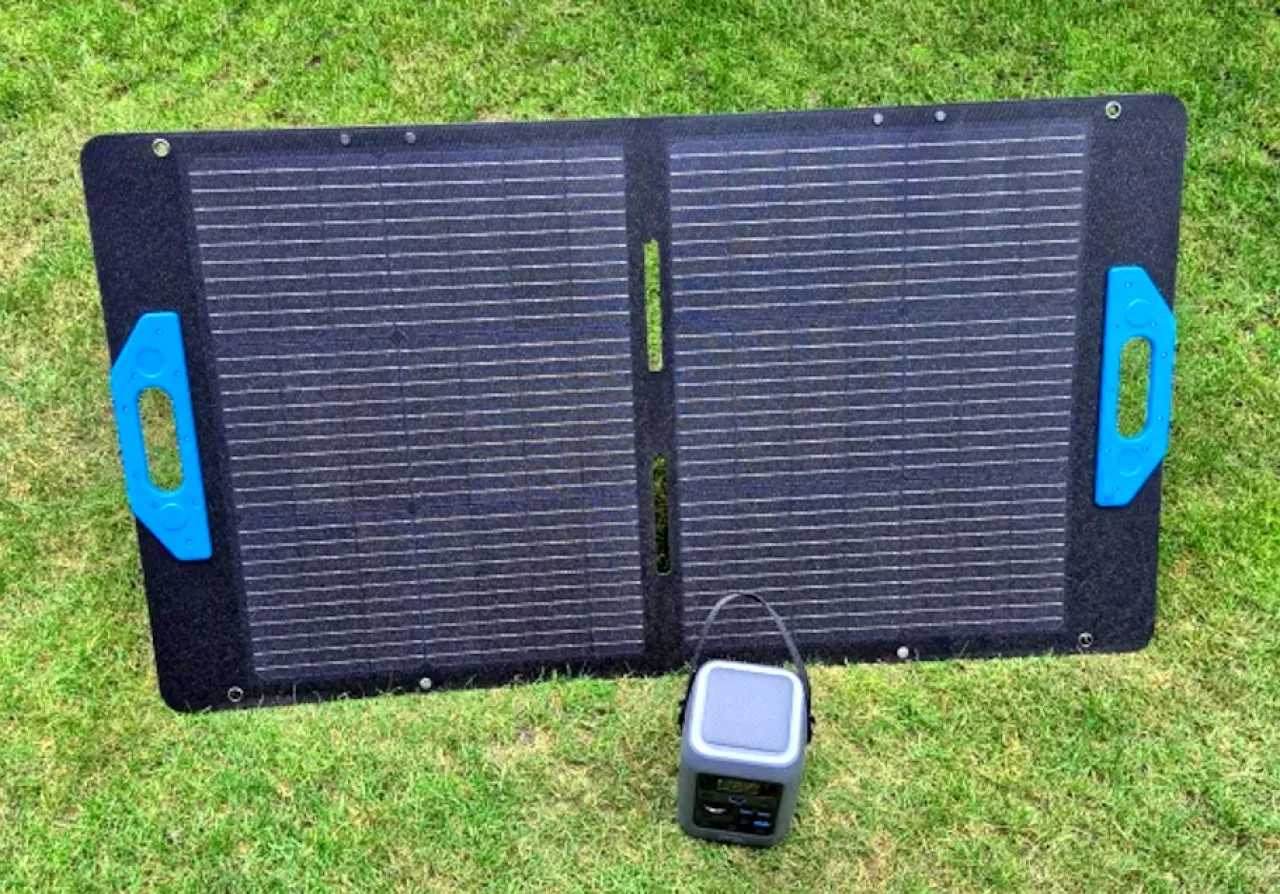 Anker Solix Set C300x DC Powerstation mit 1x 100W Solarpanel Anker Solix Set C300x DC Powerstation mit 1x 100W Solarpanel