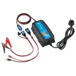 8A Batterie-Ladegerät 24V Victron Blue Smart IP65 24/8 CEE 7/16 - Ansicht schraeg