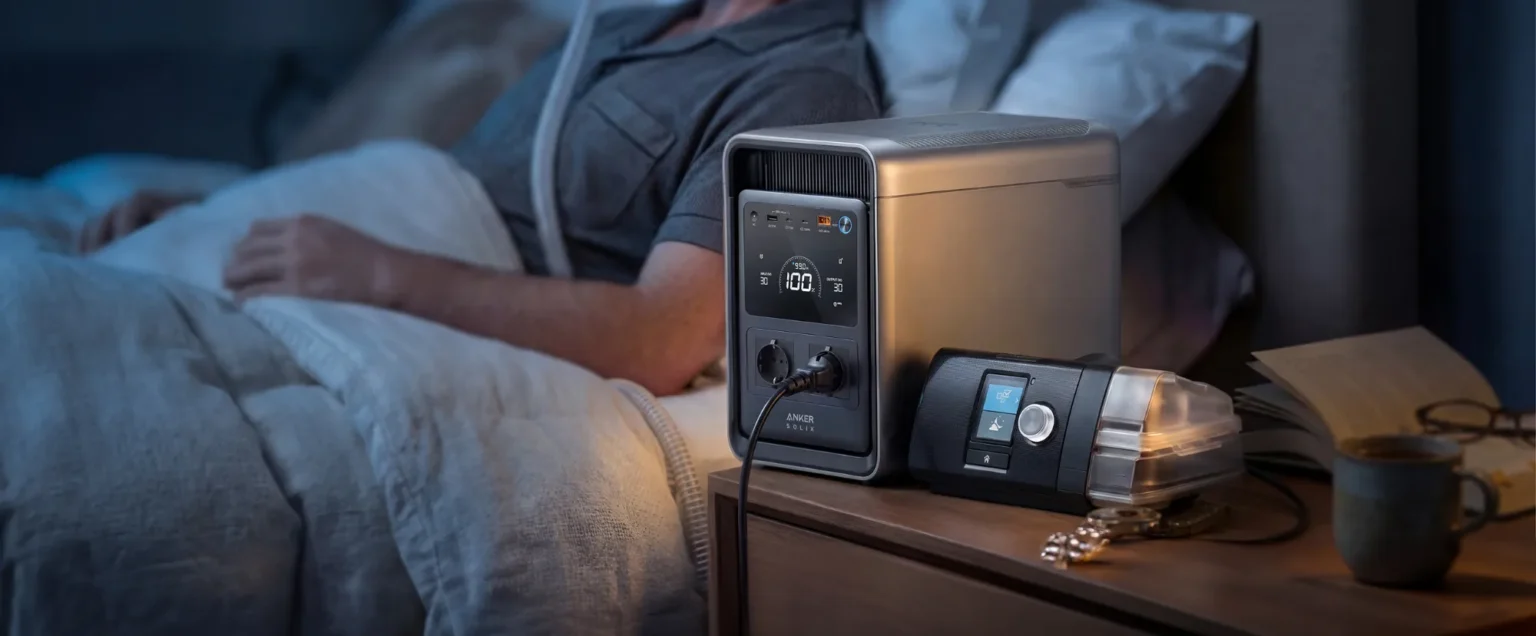 Anker SOLIX S2000 auf dem Nachttisch im Schlafzimmer